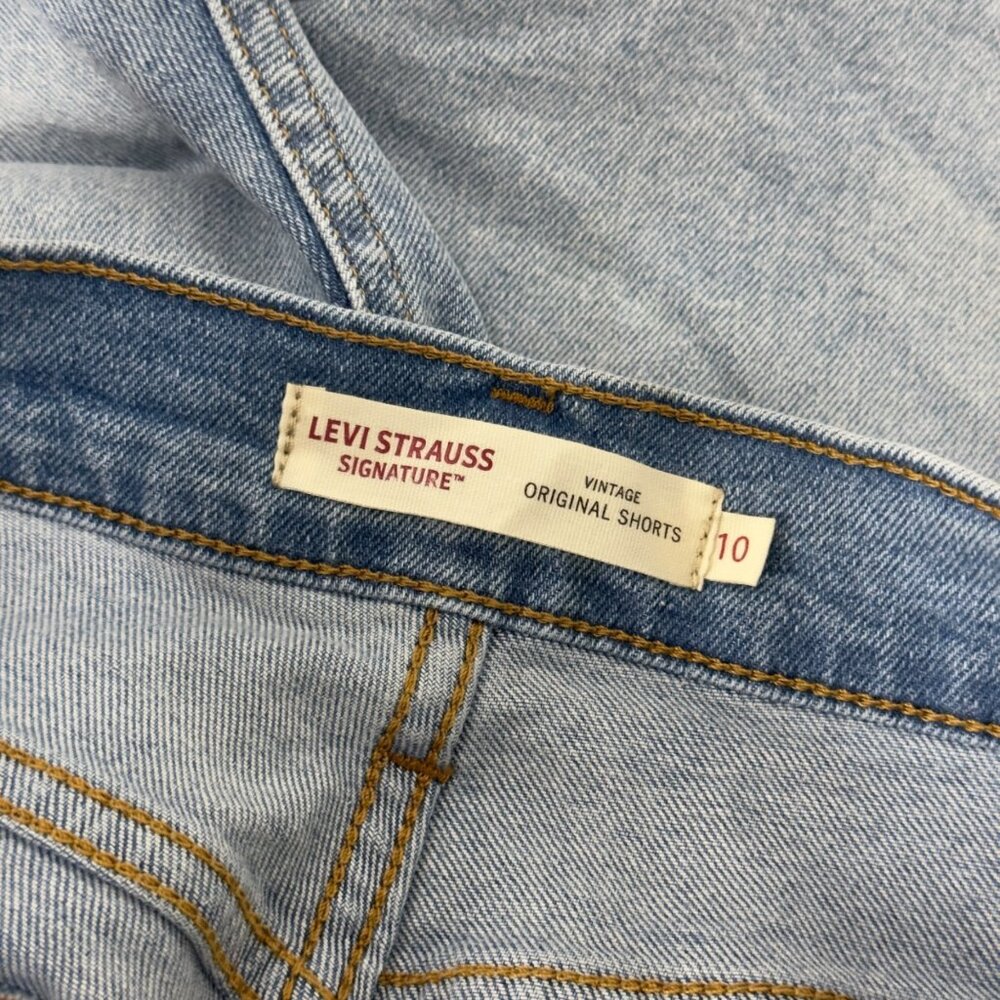 Levis Signature Womens Denim Vintage Original Shorts Size 10 Light Wash Raw Hem - Picture 4 of 12